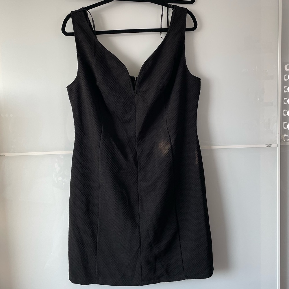 Got to go!! NWT Forever 21 Plus V-cut little black dress - 2XL